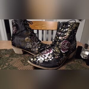 Floral Embroidered Women's Boots